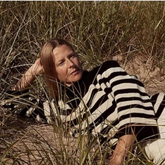 J. Crew Wool and Cashmere Relaxed Turtleneck Size XS. Good used condition. - Picture 2 of 5